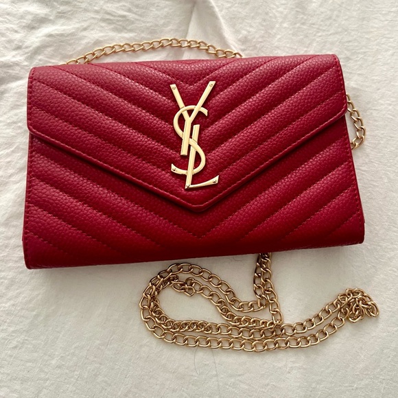 👑✅PRICE FIRM✅ Red Fashion Designer WOC Crossbody Bag. - Picture 4 of 17
